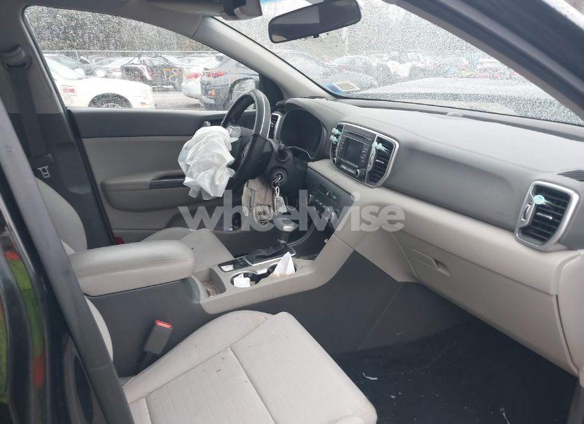 Photo 5 of 2018 Kia Sportage LX (VIN KNDPMCAC1J7408268)