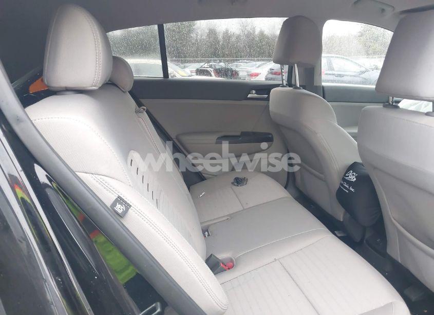 Photo 8 of 2018 Kia Sportage LX (VIN KNDPMCAC1J7408268)