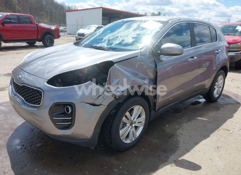 Photo 2 of 2019 Kia Sportage LX (VIN KNDPMCAC1K7549844)