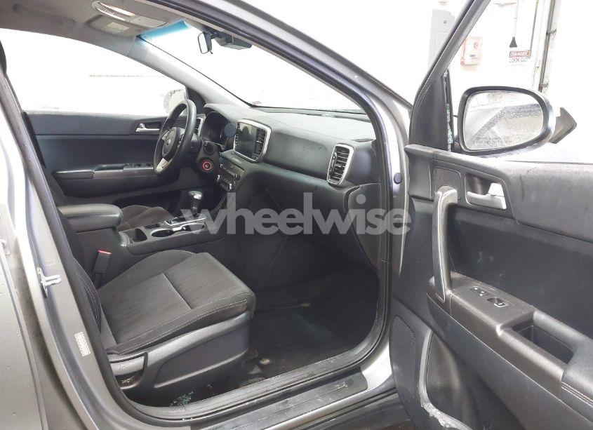 Photo 5 of 2021 Kia Sportage LX (VIN KNDPMCAC2M7886638)
