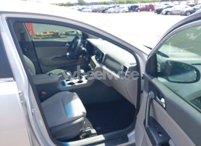 Photo 5 of 2017 Kia Sportage LX (VIN KNDPMCAC5H7282345)