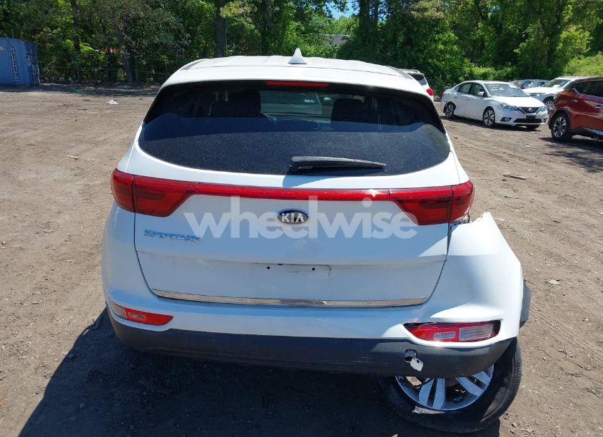 Photo 16 of 2018 Kia Sportage LX (VIN KNDPMCAC5J7372245)