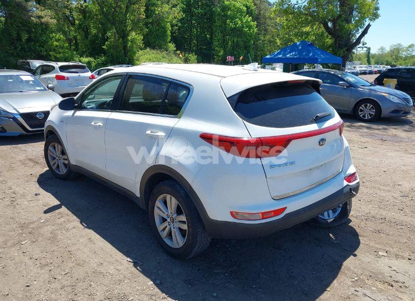Photo 3 of 2018 Kia Sportage LX (VIN KNDPMCAC5J7372245)