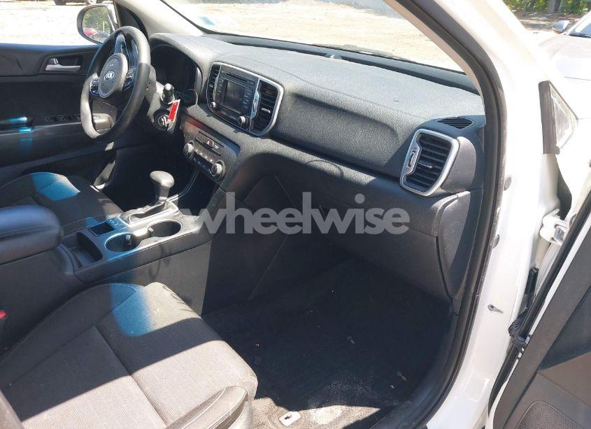 Photo 5 of 2018 Kia Sportage LX (VIN KNDPMCAC5J7372245)