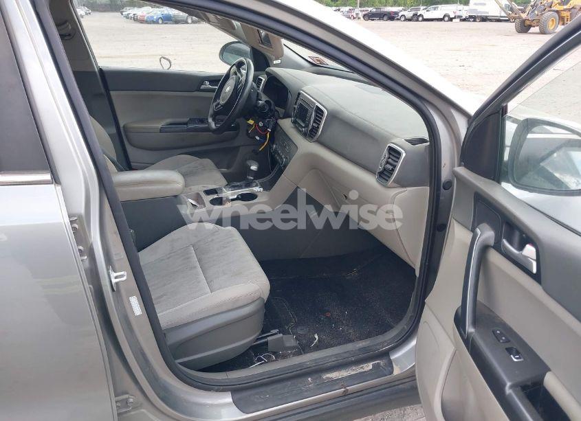 Photo 5 of 2019 Kia Sportage LX (VIN KNDPMCAC6K7624165)