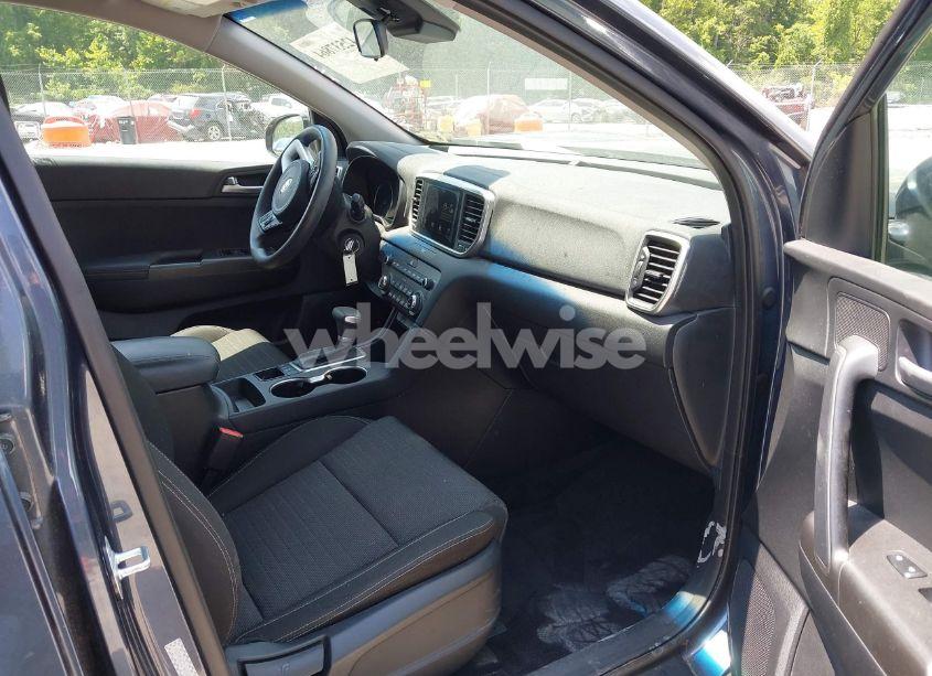 Photo 5 of 2020 Kia Sportage LX (VIN KNDPMCAC7L7683694)