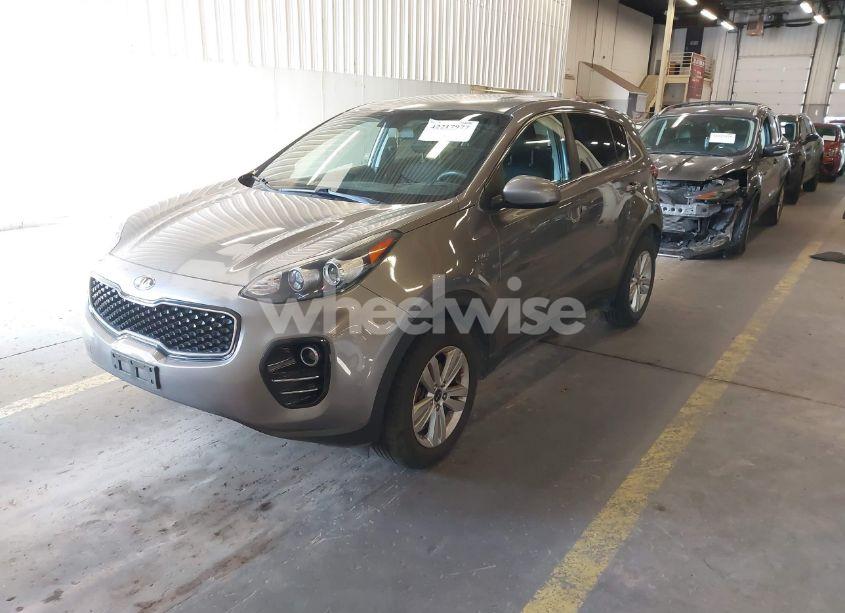 Photo 2 of 2017 Kia Sportage LX (VIN KNDPMCAC8H7135999)
