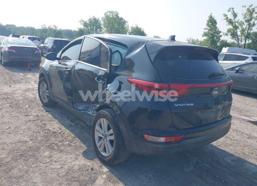 Photo 3 of 2018 Kia Sportage LX (VIN KNDPMCAC8J7487714)