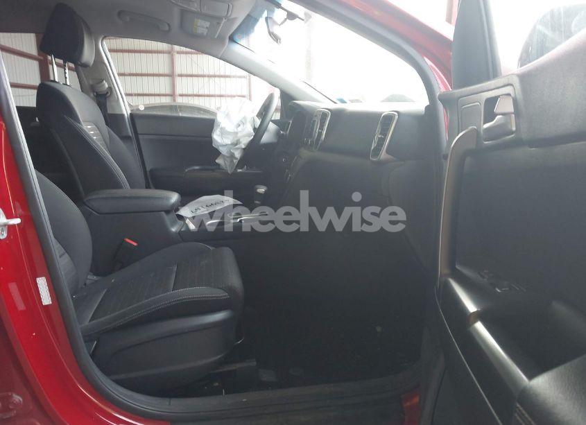 Photo 5 of 2018 Kia Sportage LX (VIN KNDPMCAC9J7386293)