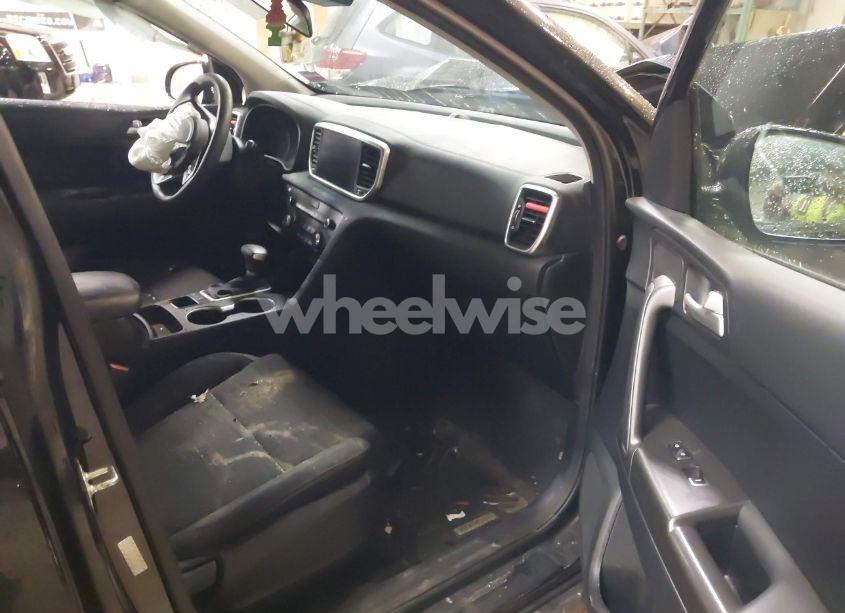 Photo 5 of 2022 Kia Sportage LX (VIN KNDPMCACXN7002186)