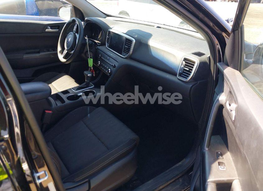 Photo 5 of 2022 Kia Sportage LX (VIN KNDPMCACXN7953407)