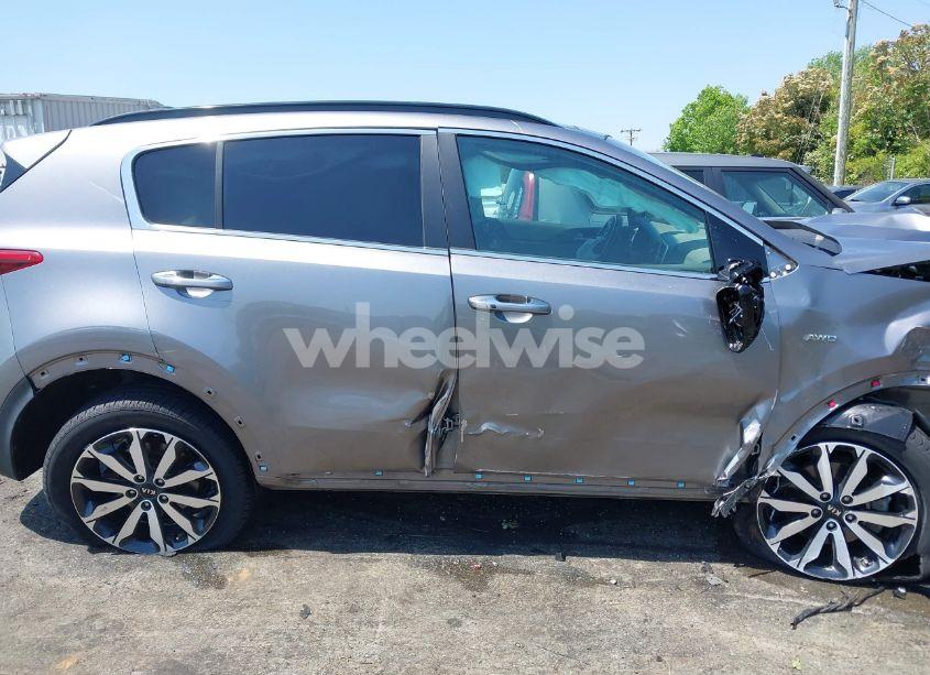 Photo 12 of 2018 Kia Sportage EX (VIN KNDPNCAC6J7401698)