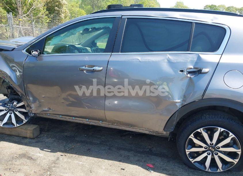 Photo 13 of 2018 Kia Sportage EX (VIN KNDPNCAC6J7401698)