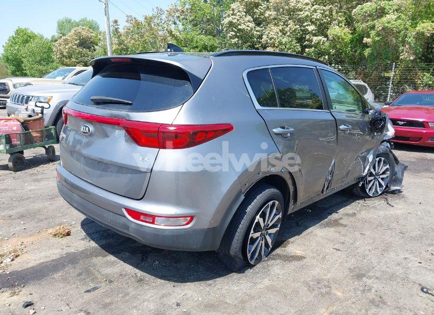 Photo 4 of 2018 Kia Sportage EX (VIN KNDPNCAC6J7401698)