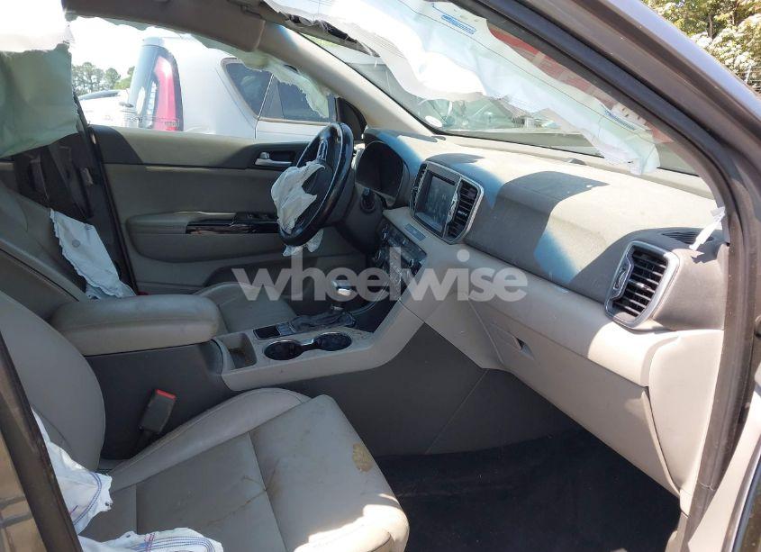 Photo 5 of 2018 Kia Sportage EX (VIN KNDPNCAC6J7401698)