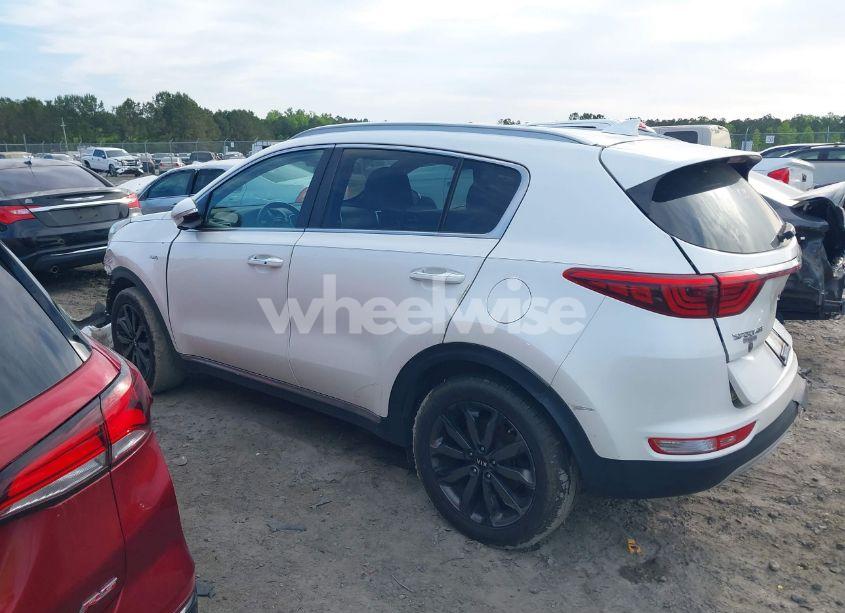 Photo 14 of 2018 Kia Sportage EX (VIN KNDPNCAC6J7442364)