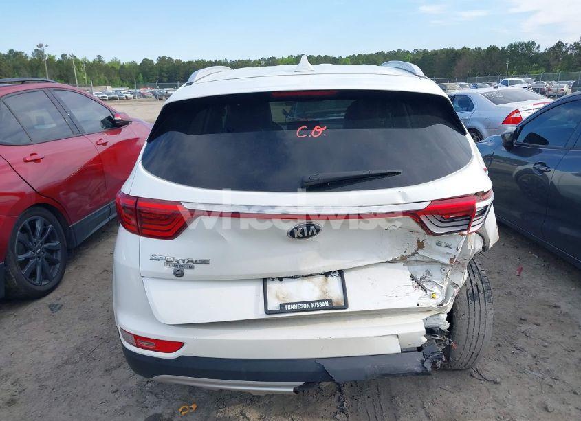 Photo 16 of 2018 Kia Sportage EX (VIN KNDPNCAC6J7442364)