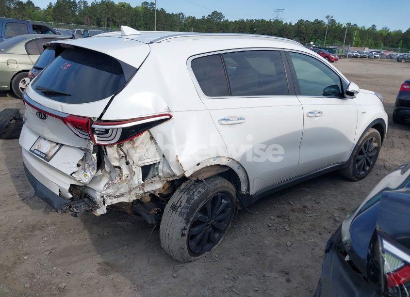 Photo 4 of 2018 Kia Sportage EX (VIN KNDPNCAC6J7442364)