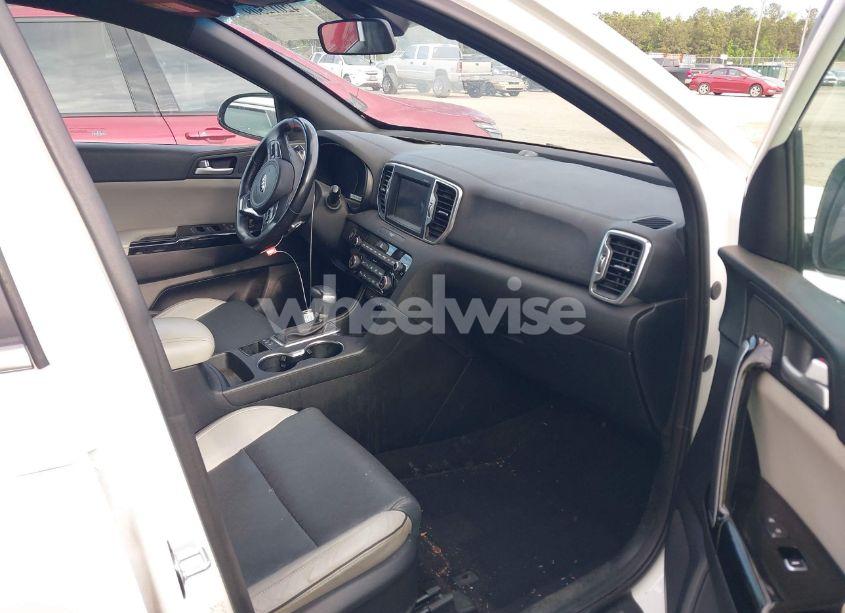 Photo 5 of 2018 Kia Sportage EX (VIN KNDPNCAC6J7442364)