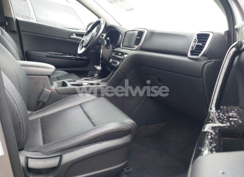 Photo 5 of 2020 Kia Sportage EX (VIN KNDPNCAC8L7754849)
