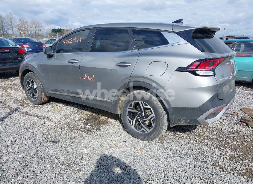 Photo 3 of 2024 Kia Sportage LX (VIN KNDPUCDF2R7223275)