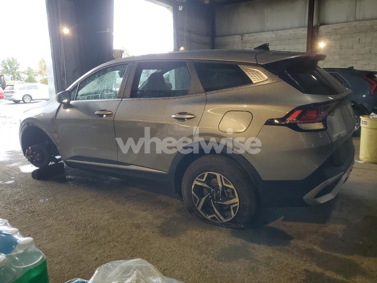 Photo 2 of 2024 KIA SPORTAGE LX (VIN KNDPUCDF3R7315835)