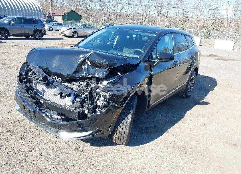 Photo 2 of 2025 Kia Sportage LX (VIN KNDPUCDF3S7355287)