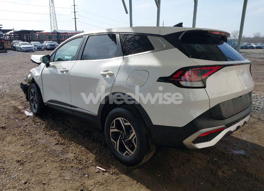 Photo 3 of 2024 Kia Sportage LX (VIN KNDPUCDF8R7319069)