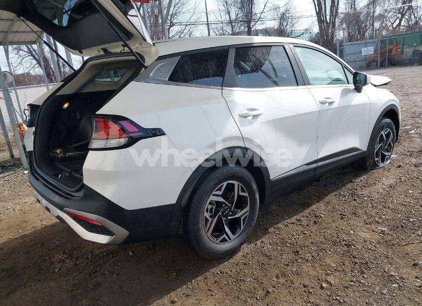 Photo 4 of 2024 Kia Sportage LX (VIN KNDPUCDF8R7319069)