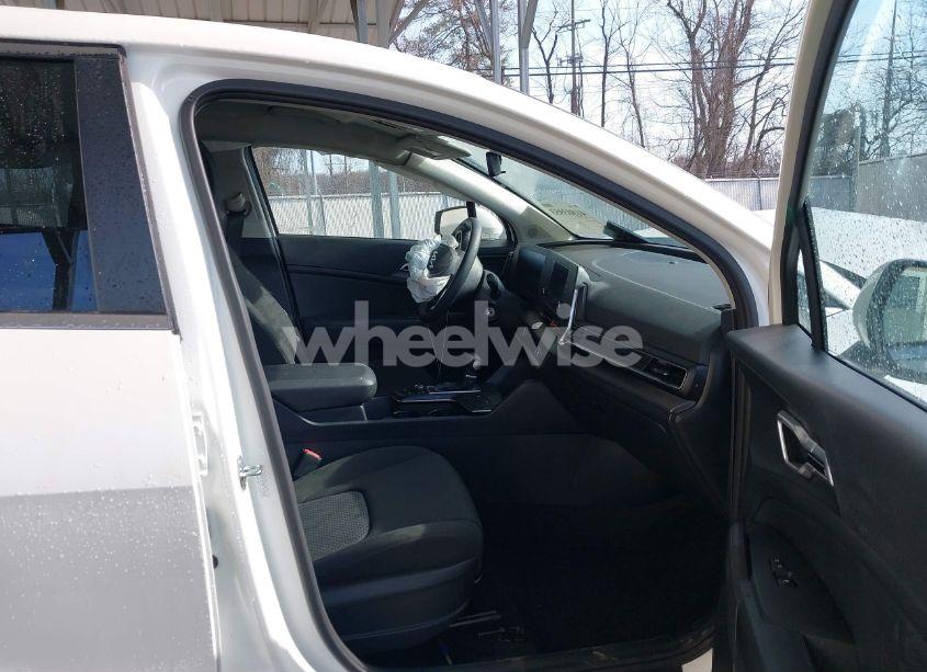 Photo 5 of 2024 Kia Sportage LX (VIN KNDPUCDF8R7319069)