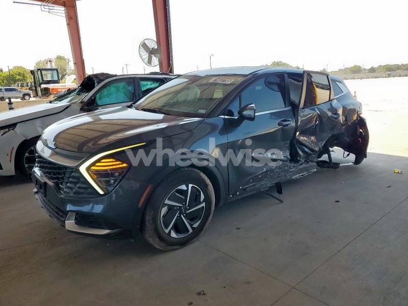 Photo 3 of 2024 KIA SPORTAGE LX (VIN KNDPUCDG3R7143038)