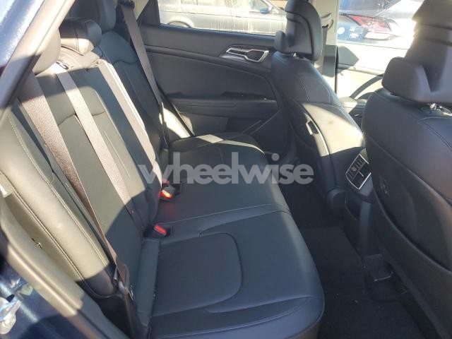 Photo 2 of 2024 KIA SPORTAGE EX (VIN KNDPVCDG1R7123738)