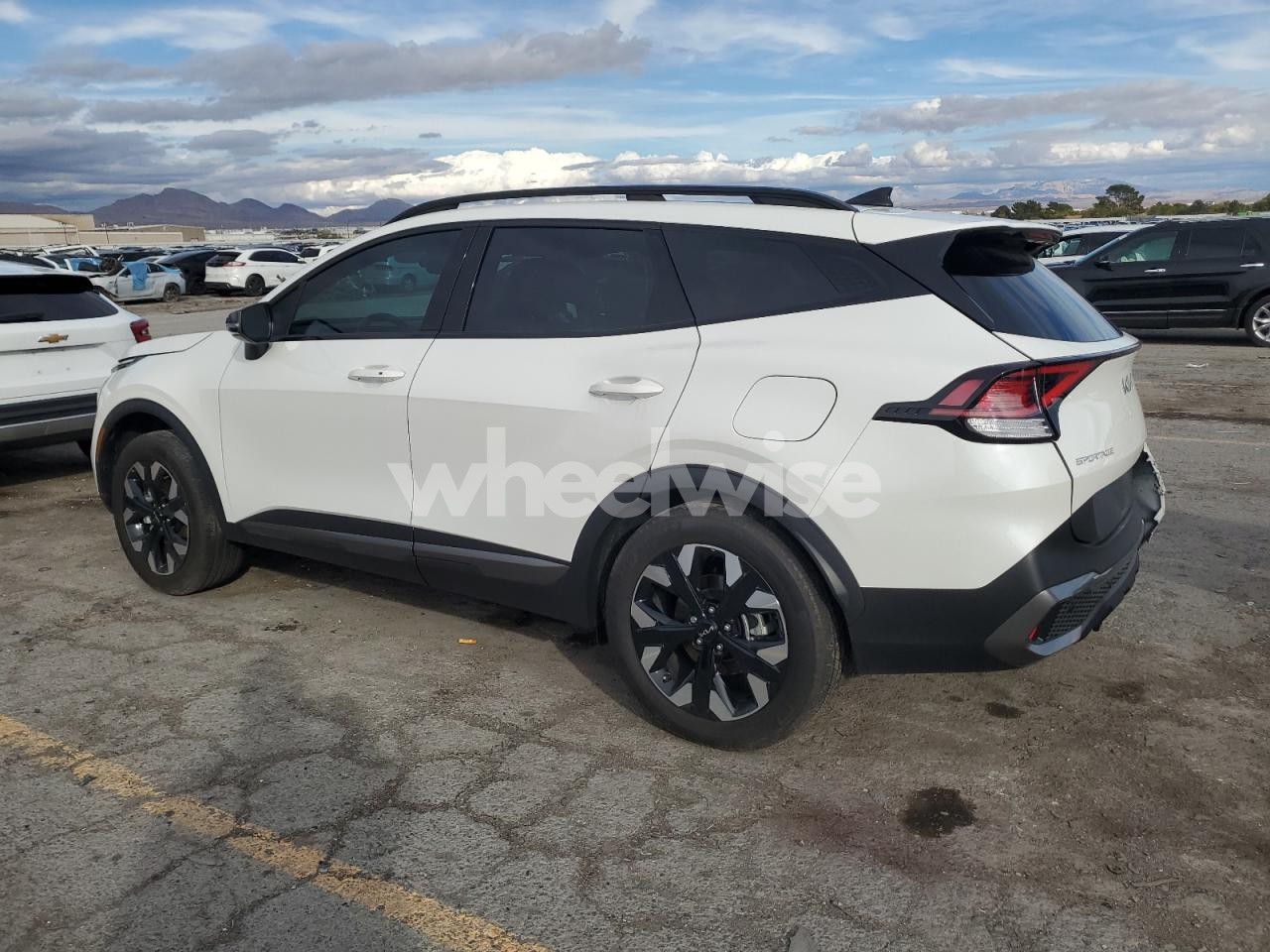 Photo 2 of 2024 KIA SPORTAGE X LINE (VIN KNDPYDDH9R7154239)