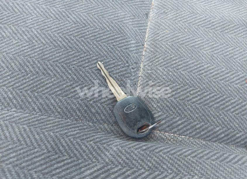 Photo 11 of 2002 Kia Sedona EX/LX (VIN KNDUP131026202490)