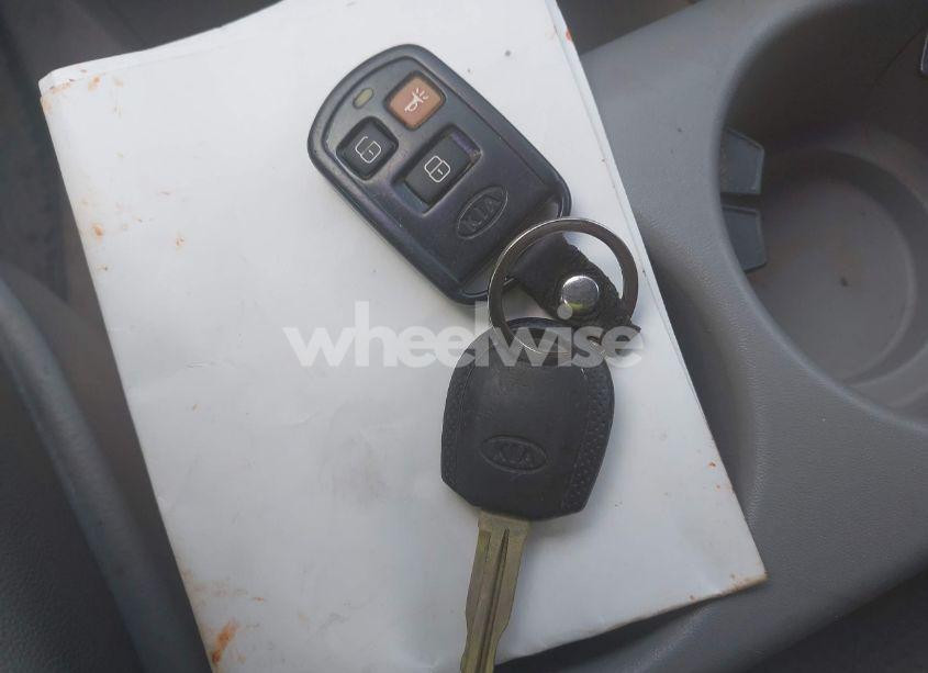 Photo 11 of 2004 Kia Sedona EX/LX (VIN KNDUP131346536046)