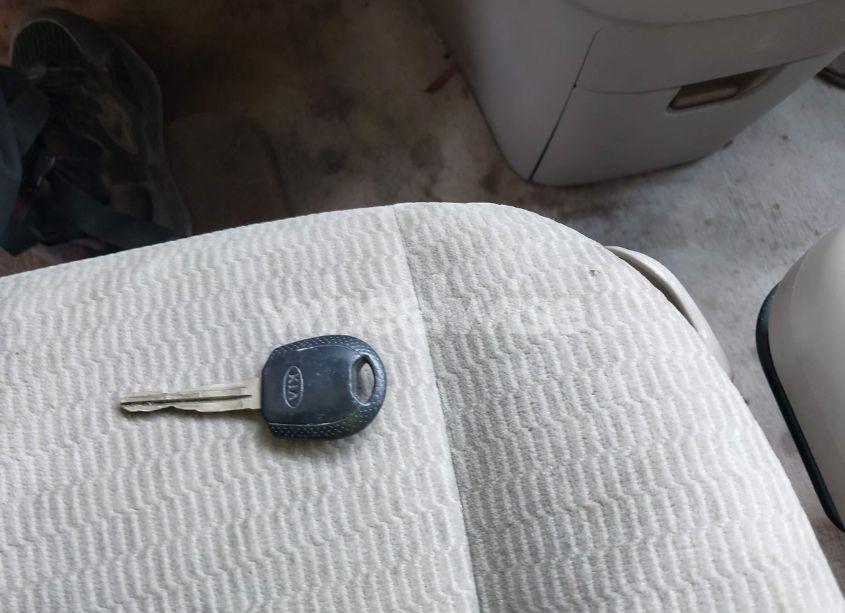 Photo 11 of 2004 Kia Sedona EX/LX (VIN KNDUP131746540794)