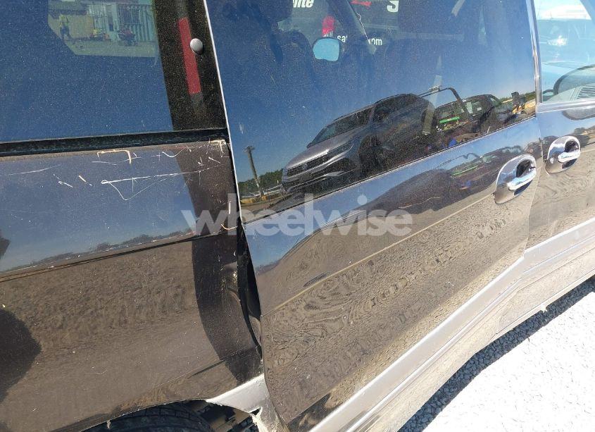 Photo 6 of 2003 Kia Sedona EX/LX (VIN KNDUP131836369861)