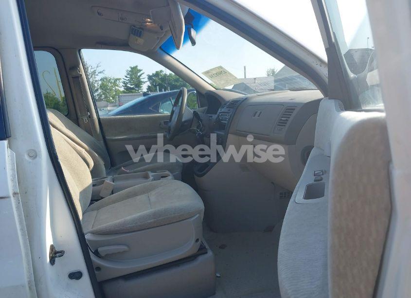 Photo 5 of 2005 Kia Sedona EX/LX (VIN KNDUP132056685525)