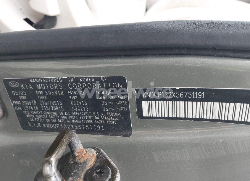 Photo 9 of 2005 Kia Sedona EX/LX (VIN KNDUP132X56751191)