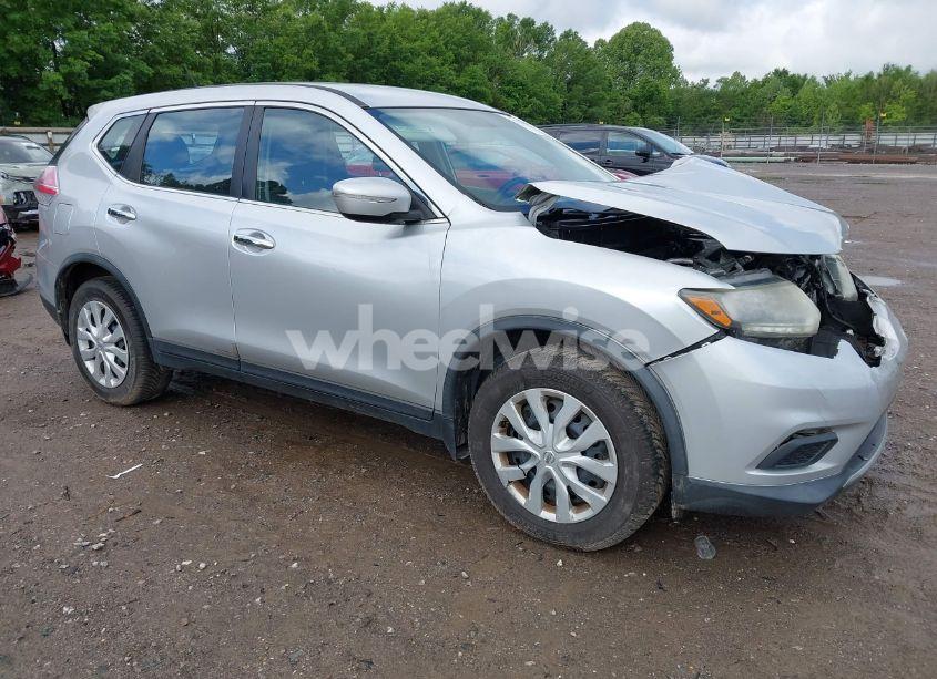 2015 Nissan Rogue S (VIN KNMAT2MT0FP556255) main photo