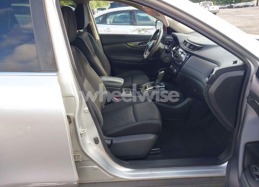 Photo 5 of 2017 Nissan Rogue SV (VIN KNMAT2MT0HP618546)