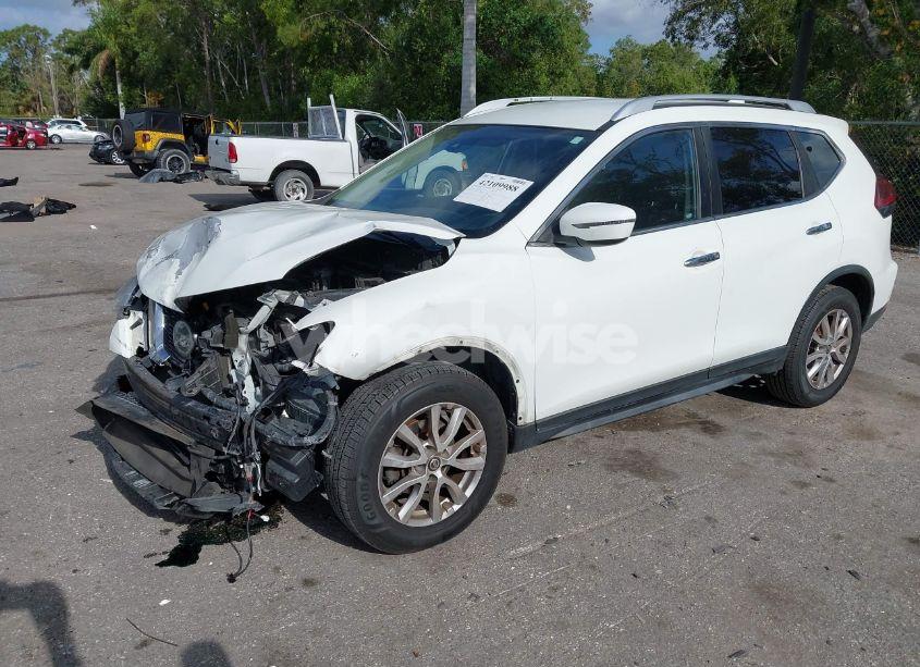 Photo 2 of 2019 Nissan Rogue SV (VIN KNMAT2MT0KP527137)