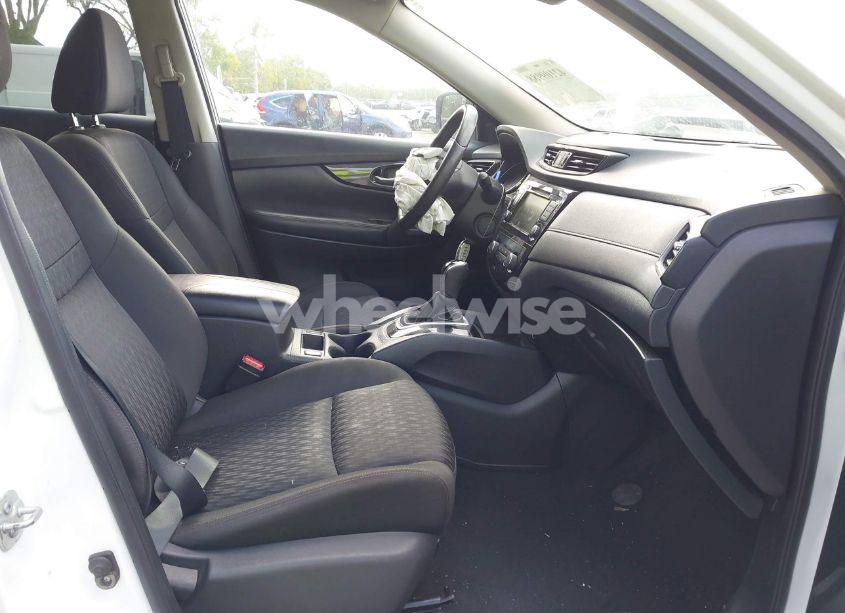 Photo 5 of 2019 Nissan Rogue SV (VIN KNMAT2MT0KP527137)