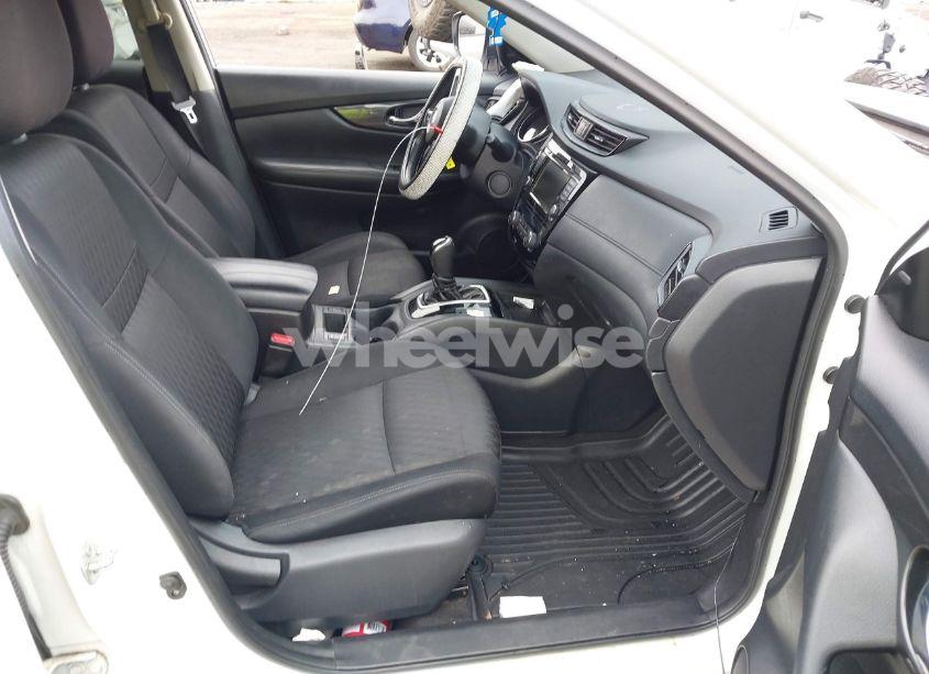 Photo 5 of 2019 Nissan Rogue SV (VIN KNMAT2MT1KP503090)