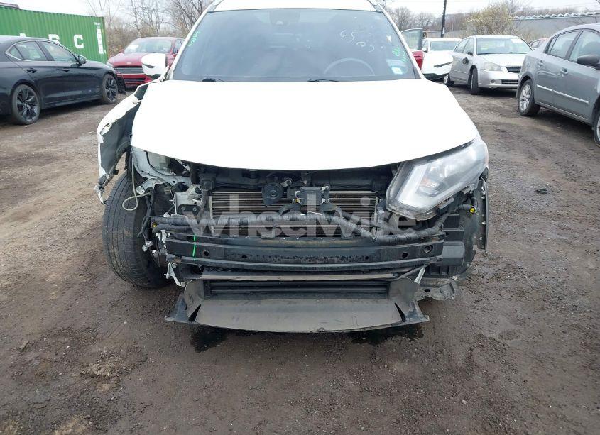 Photo 6 of 2019 Nissan Rogue SV (VIN KNMAT2MT1KP503090)