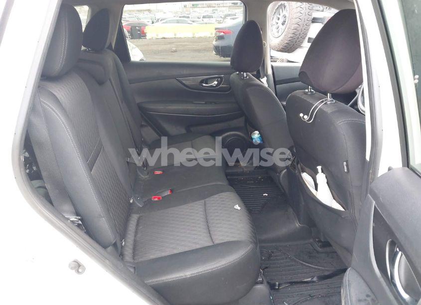 Photo 8 of 2019 Nissan Rogue SV (VIN KNMAT2MT1KP503090)