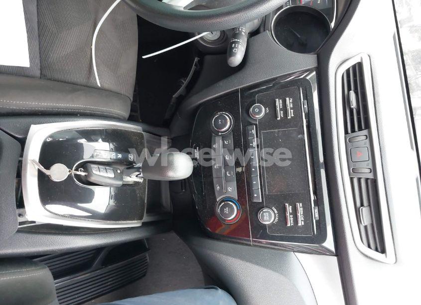 Photo 11 of 2016 Nissan Rogue S (VIN KNMAT2MT2GP654656)