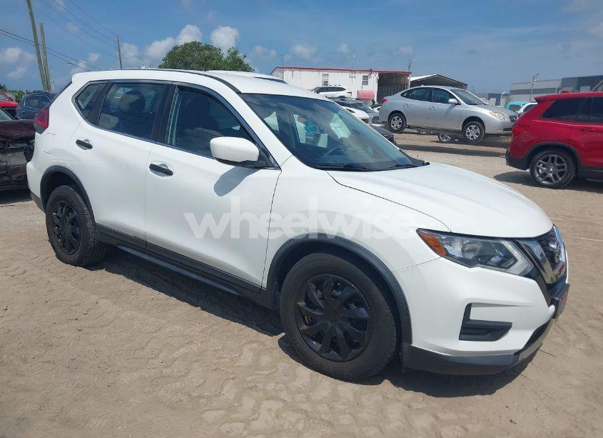 2017 Nissan Rogue S (VIN KNMAT2MT2HP512423) main photo