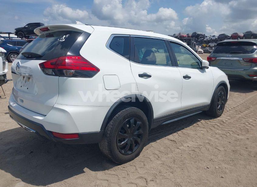 Photo 4 of 2017 Nissan Rogue S (VIN KNMAT2MT2HP512423)