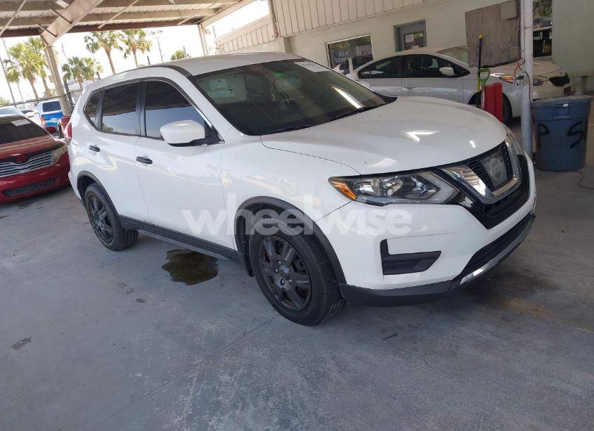 2017 Nissan Rogue S (VIN KNMAT2MT2HP582438) main photo